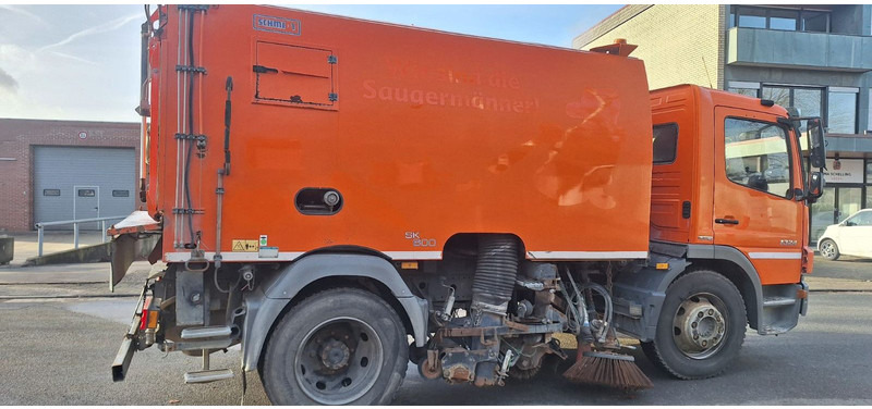 Mercedes-Benz Atego 1524 2 6-Zyl. 4x2 - Balayeuse de voirie: photos 2 Mercedes-Benz Atego 1524 2 6-Zyl. 4x2 - Balayeuse de voirie: photos 2