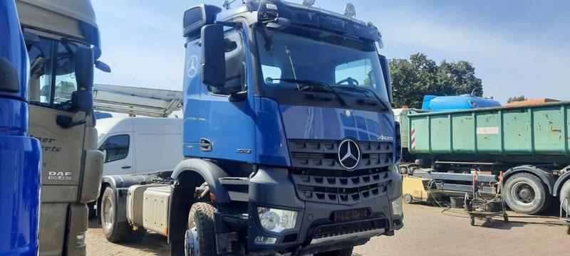 Mercedes-Benz 2043 Arocs 4x4 - Tracteur routier: photos 2 Mercedes-Benz 2043 Arocs 4x4 - Tracteur routier: photos 2