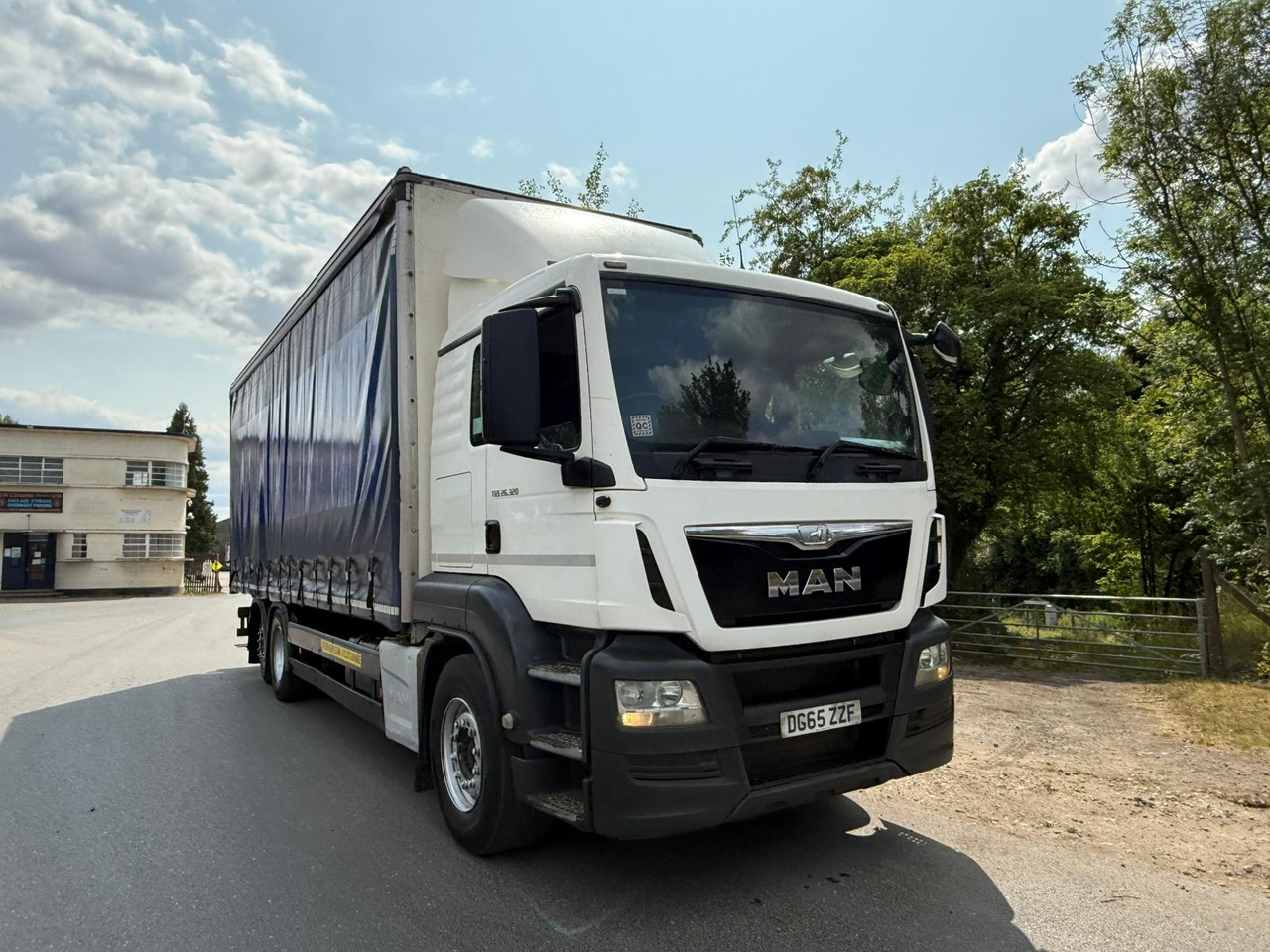 2015 MAN TGS 26 Curtainside Truck - Camion à rideaux coulissants: photos 2 2015 MAN TGS 26 Curtainside Truck - Camion à rideaux coulissants: photos 2