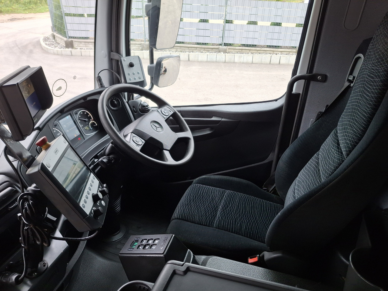 Balayeuse de voirie MERCEDES-BENZ Atego 1523 Zamiatarka Kehrmaschine Schmidt Street King 660 Euro 6 PM10 2 Motoren Szczotki L/R 2016r: photos 42