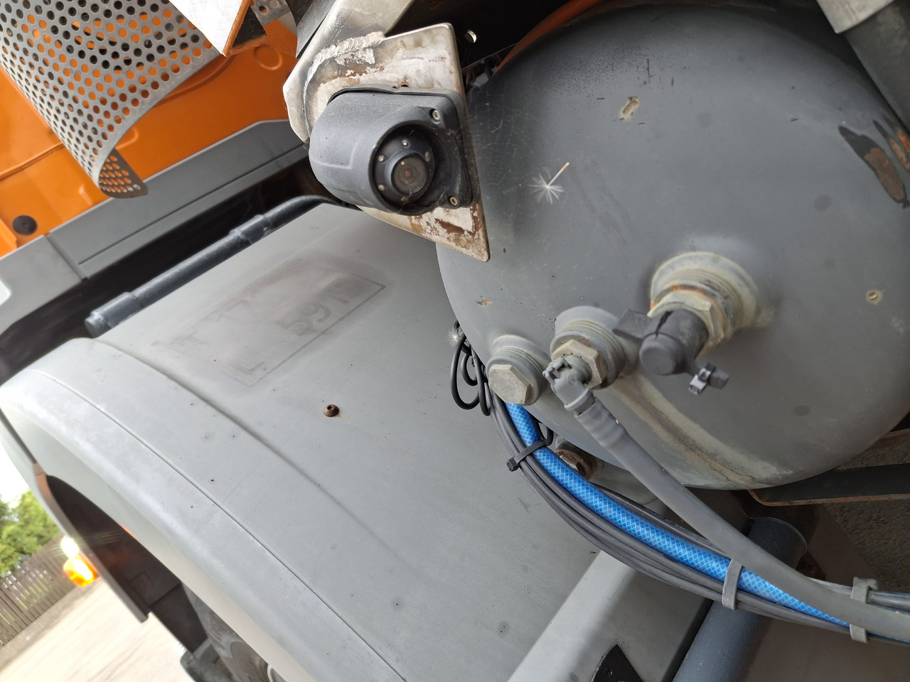 Balayeuse de voirie MERCEDES-BENZ Axor 1823 Zamiatarka Kehrmaschine BUCHER 2 Motoren Szczotki L/R Sweeper: photos 17 Balayeuse de voirie MERCEDES-BENZ Axor 1823 Zamiatarka Kehrmaschine BUCHER 2 Motoren Szczotki L/R Sweeper: photos 17