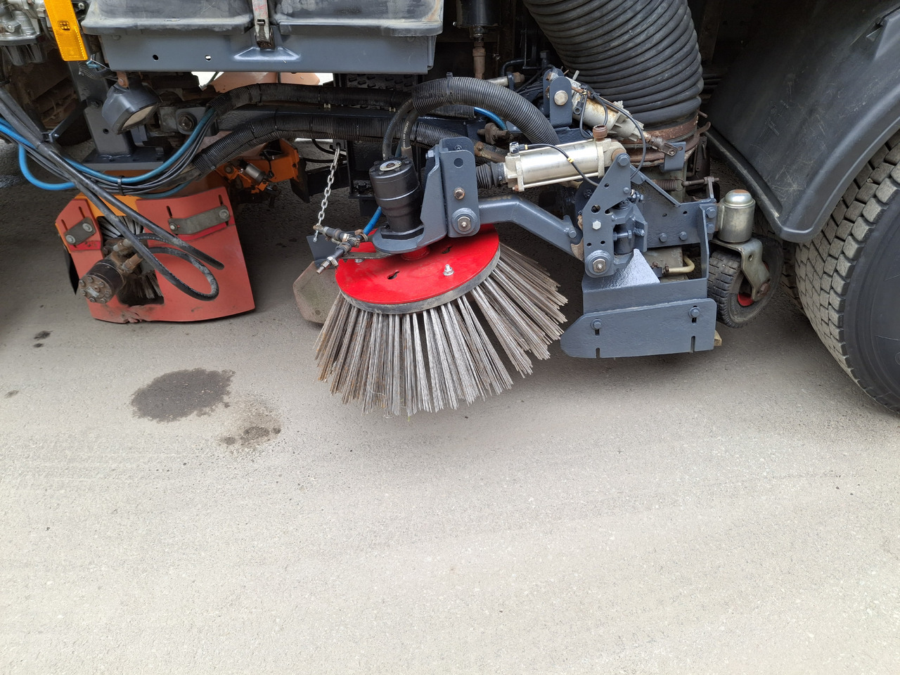 Balayeuse de voirie MERCEDES-BENZ Axor 1823 Zamiatarka Kehrmaschine BUCHER 2 Motoren Szczotki L/R Sweeper: photos 14 Balayeuse de voirie MERCEDES-BENZ Axor 1823 Zamiatarka Kehrmaschine BUCHER 2 Motoren Szczotki L/R Sweeper: photos 14