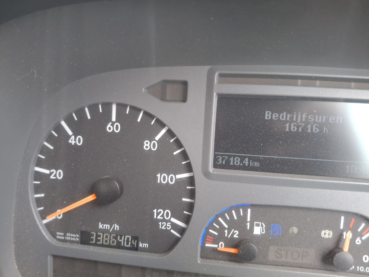 Balayeuse de voirie MERCEDES-BENZ Axor 1823 Zamiatarka Kehrmaschine BUCHER 2 Motoren Szczotki L/R Sweeper: photos 22 Balayeuse de voirie MERCEDES-BENZ Axor 1823 Zamiatarka Kehrmaschine BUCHER 2 Motoren Szczotki L/R Sweeper: photos 22