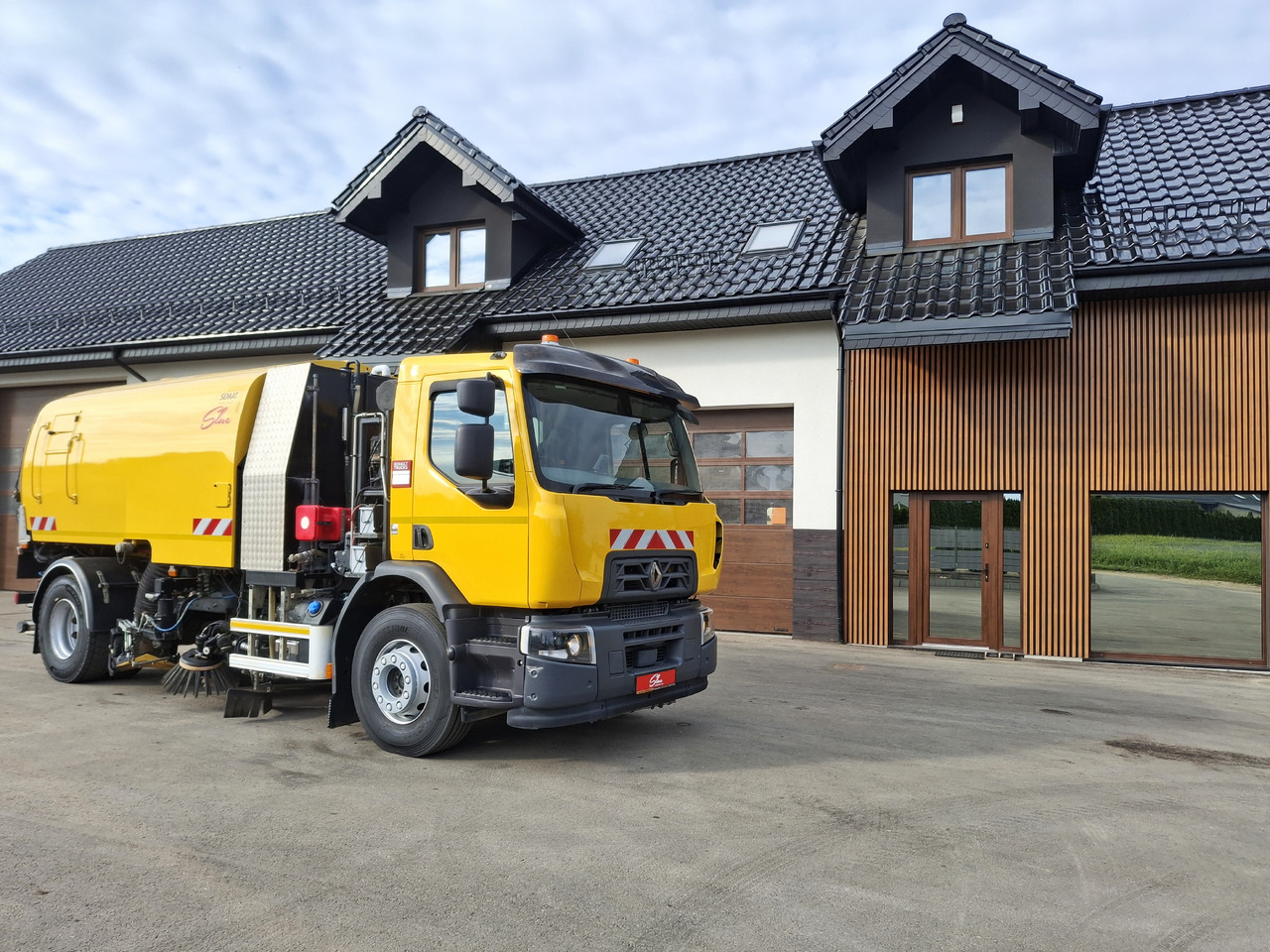 RENAULT C280 SEMAT ZOELLER Zamiatarka Kehrmaschine Euro 6 PM Karcher L/R 2 Motoren 2018r Hochdruckreinigung - Balayeuse de voirie: photos 1 RENAULT C280 SEMAT ZOELLER Zamiatarka Kehrmaschine Euro 6 PM Karcher L/R 2 Motoren 2018r Hochdruckreinigung - Balayeuse de voirie: photos 1