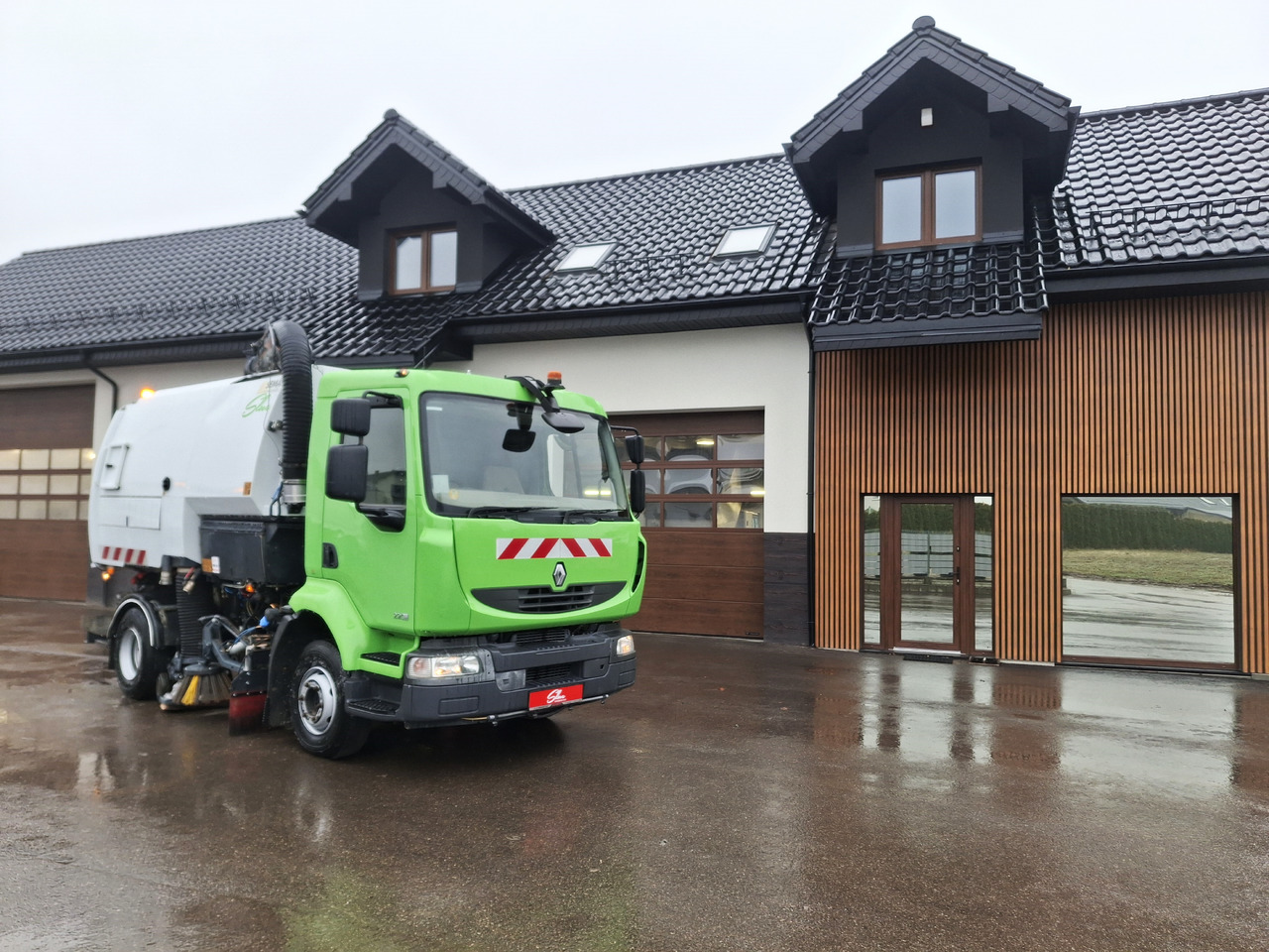 Renault Midlum 220 SEMAT Zoeller Johnston 2014r PM10 L/R 2 Motoren JCB - Balayeuse de voirie: photos 1 Renault Midlum 220 SEMAT Zoeller Johnston 2014r PM10 L/R 2 Motoren JCB - Balayeuse de voirie: photos 1