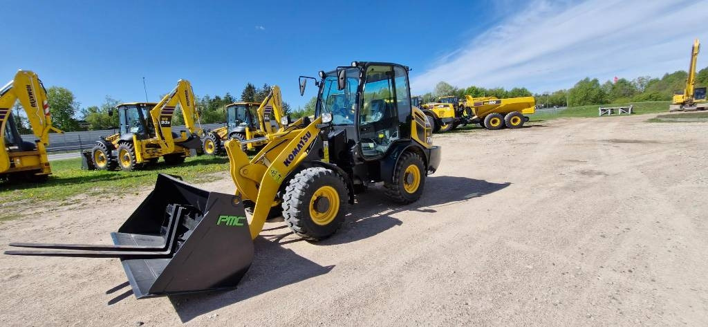 Komatsu WA 70 - Chargeuse sur pneus: photos 2 Komatsu WA 70 - Chargeuse sur pneus: photos 2