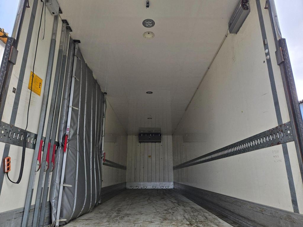 Volvo FH460 6X2 CARRIER 1050 - Camion frigorifique: photos 4 Volvo FH460 6X2 CARRIER 1050 - Camion frigorifique: photos 4