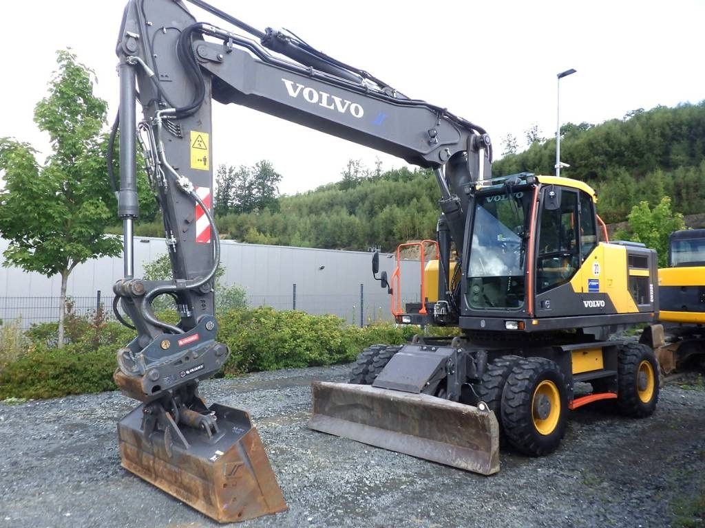 Volvo EW 220 E  - Pelle sur pneus: photos 1 Volvo EW 220 E  - Pelle sur pneus: photos 1