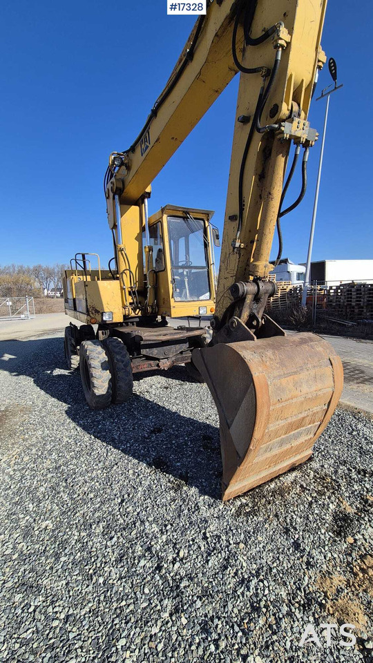 CATERPILLAR 212B FT wheeled excavator (1995) - Pelle sur pneus: photos 3 CATERPILLAR 212B FT wheeled excavator (1995) - Pelle sur pneus: photos 3