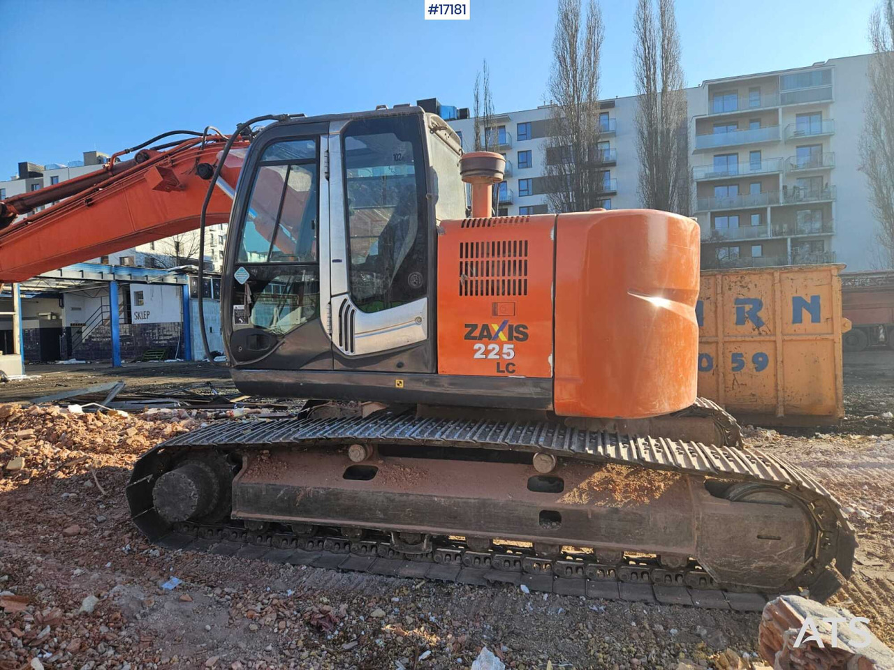 Hydraulic excavator Hitachi ZX225 LC (2013) - Pelle sur chenille: photos 1 Hydraulic excavator Hitachi ZX225 LC (2013) - Pelle sur chenille: photos 1