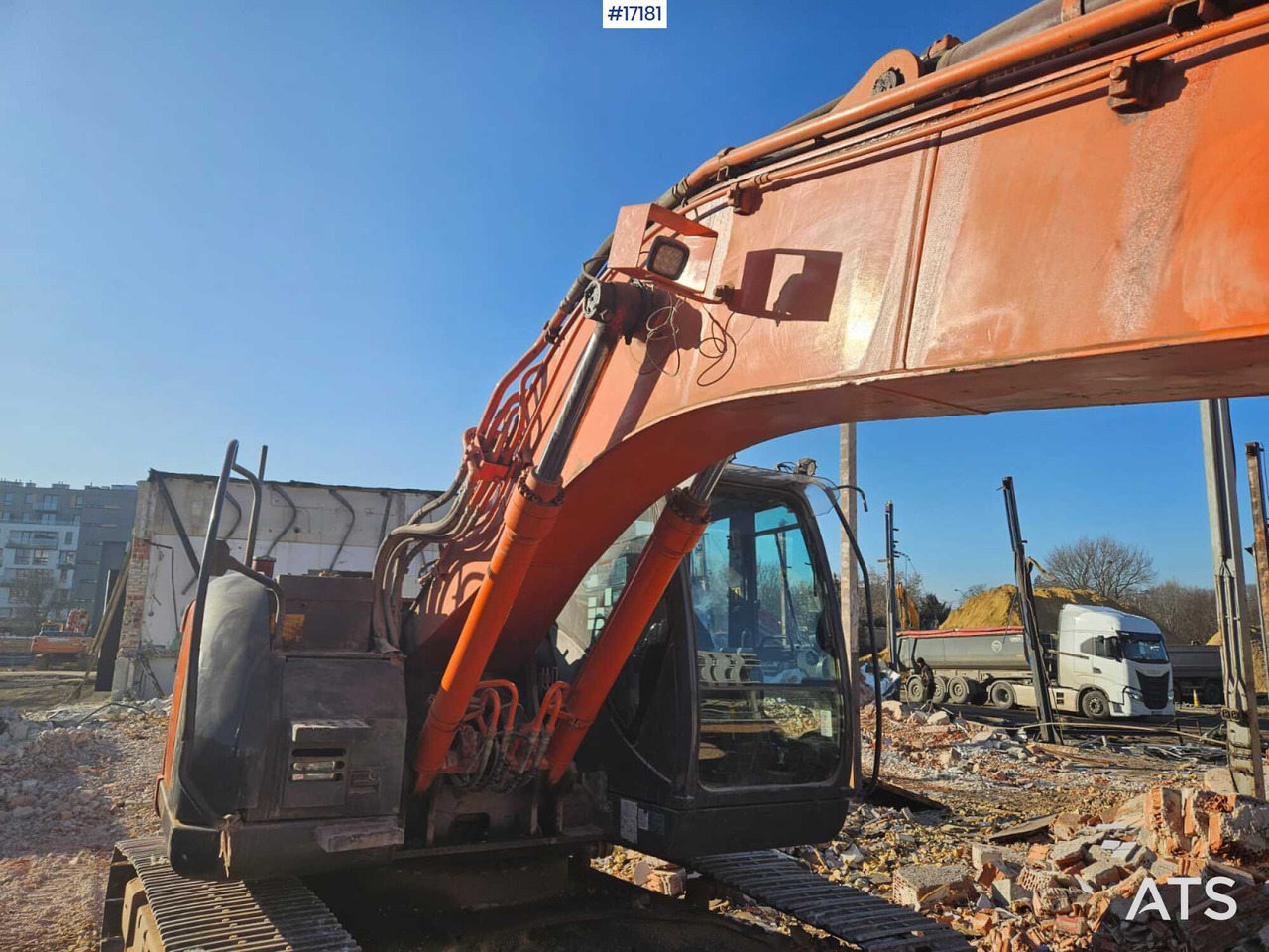 Hydraulic excavator Hitachi ZX225 LC (2013) - Pelle sur chenille: photos 4 Hydraulic excavator Hitachi ZX225 LC (2013) - Pelle sur chenille: photos 4