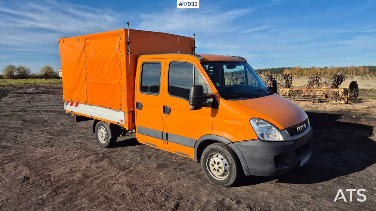 IVECO 35S14D double cab with box body (2011) - Utilitaire rideaux coulissants (PLSC), Utilitaire double cabine: photos 1 IVECO 35S14D double cab with box body (2011) - Utilitaire rideaux coulissants (PLSC), Utilitaire double cabine: photos 1