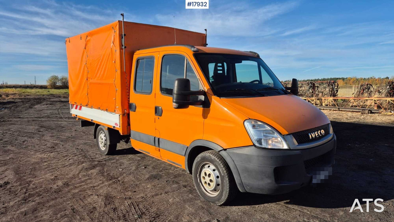 IVECO 35S14D double cab with box body (2011) - Utilitaire rideaux coulissants (PLSC), Utilitaire double cabine: photos 2 IVECO 35S14D double cab with box body (2011) - Utilitaire rideaux coulissants (PLSC), Utilitaire double cabine: photos 2