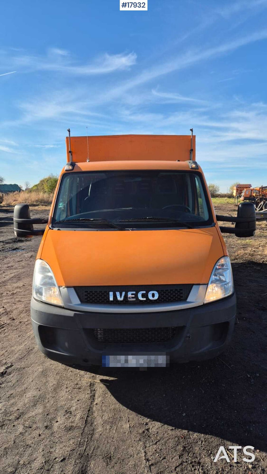 IVECO 35S14D double cab with box body (2011) - Utilitaire rideaux coulissants (PLSC), Utilitaire double cabine: photos 4 IVECO 35S14D double cab with box body (2011) - Utilitaire rideaux coulissants (PLSC), Utilitaire double cabine: photos 4