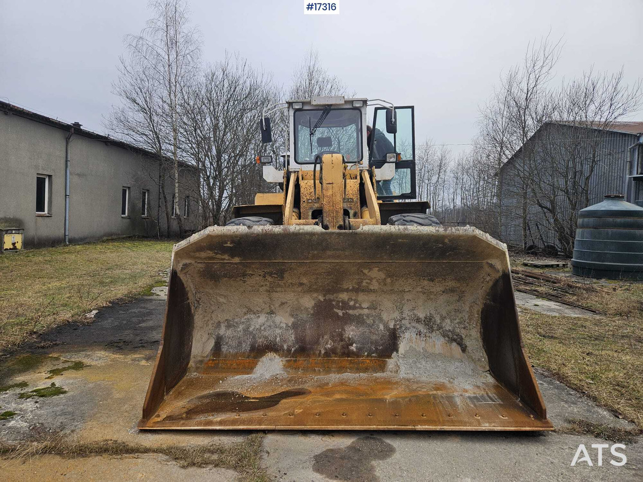 LIEBHERR L551 wheel loader (1995) - Chargeuse sur pneus: photos 2 LIEBHERR L551 wheel loader (1995) - Chargeuse sur pneus: photos 2