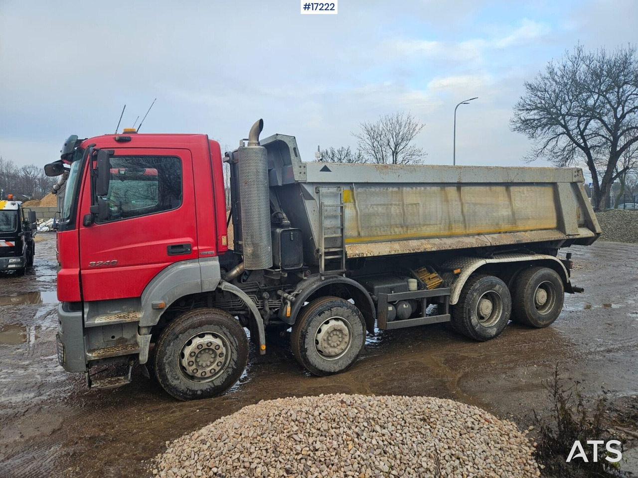 Mercedes-Benz Axor 3240 four-axle tipper (2012) - Camion benne: photos 3 Mercedes-Benz Axor 3240 four-axle tipper (2012) - Camion benne: photos 3
