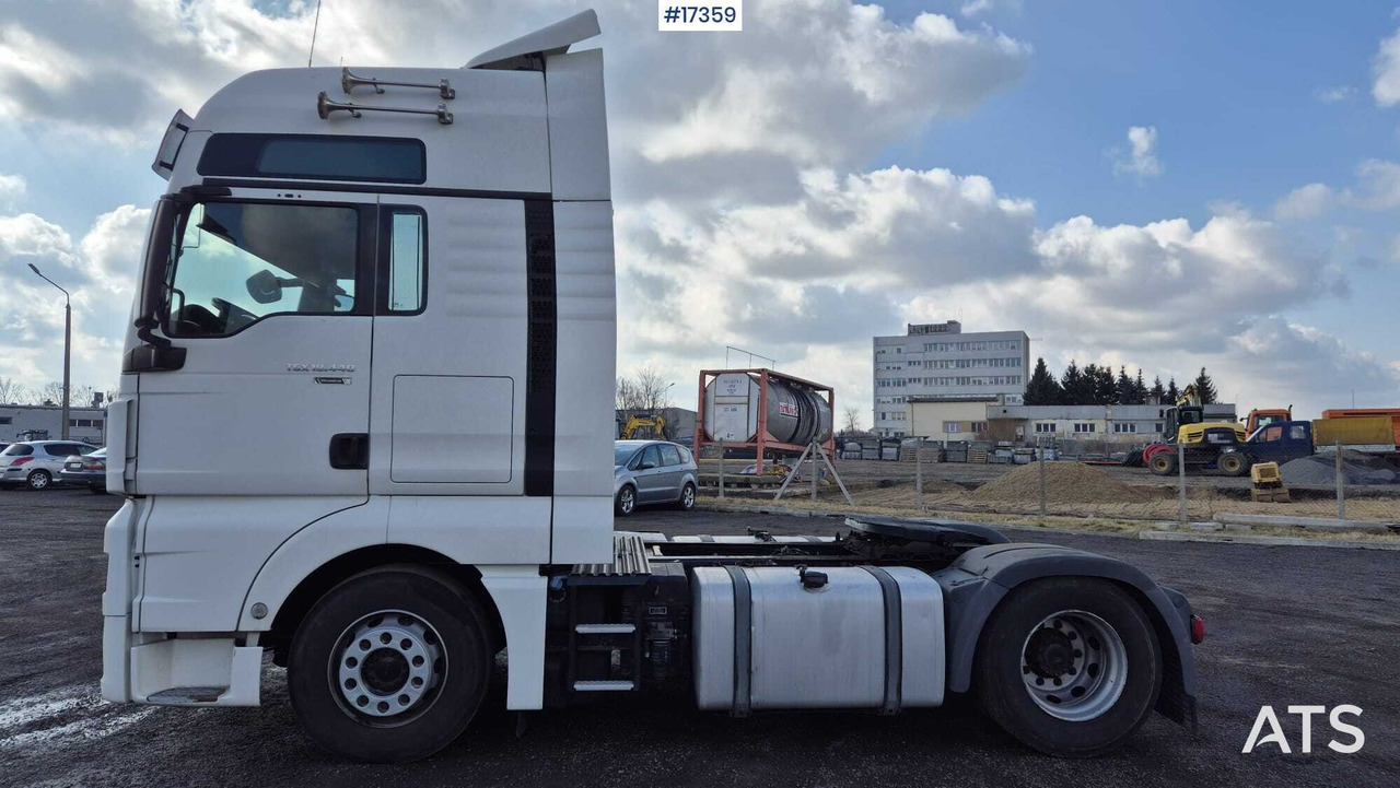Truck tractor MAN TGX 18.440 EfficientLine 2 (2016) - Tracteur routier: photos 4 Truck tractor MAN TGX 18.440 EfficientLine 2 (2016) - Tracteur routier: photos 4