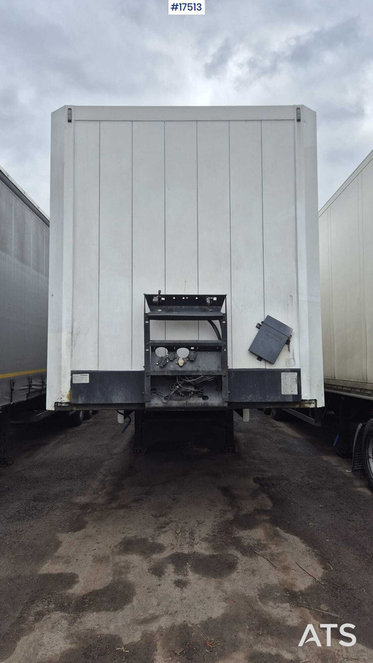 Truck semi-trailer, isothermal KRONE SD (2008) - Semi-remorque rideaux coulissants: photos 2 Truck semi-trailer, isothermal KRONE SD (2008) - Semi-remorque rideaux coulissants: photos 2
