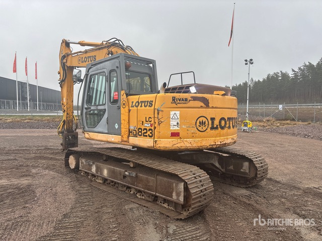 2012 Kato HD823MRVLC Tracked Excavator - Pelle sur chenille: photos 4 2012 Kato HD823MRVLC Tracked Excavator - Pelle sur chenille: photos 4