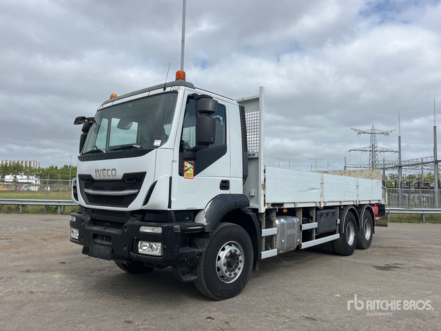 2016 Iveco AD260T 6x4 Flatbed Truck - Camion plateau: photos 1 2016 Iveco AD260T 6x4 Flatbed Truck - Camion plateau: photos 1