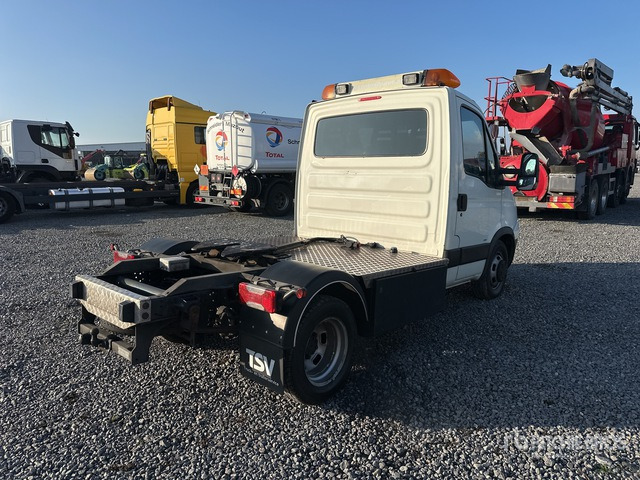 2010 Iveco 35C18 2WD Tractor - Tracteur routier: photos 3 2010 Iveco 35C18 2WD Tractor - Tracteur routier: photos 3