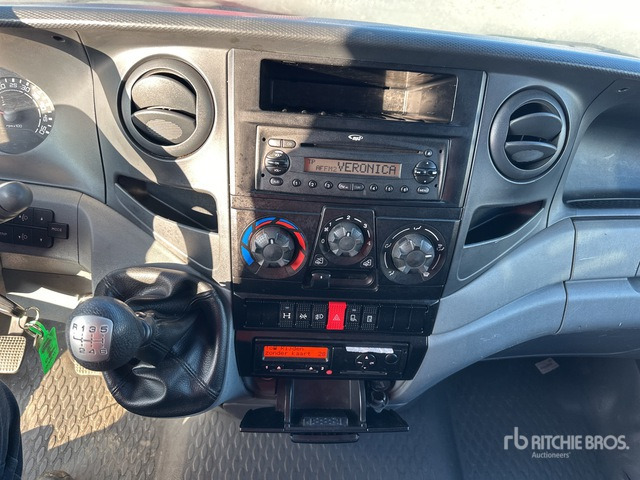 2010 Iveco 35C18 2WD Tractor - Tracteur routier: photos 4 2010 Iveco 35C18 2WD Tractor - Tracteur routier: photos 4