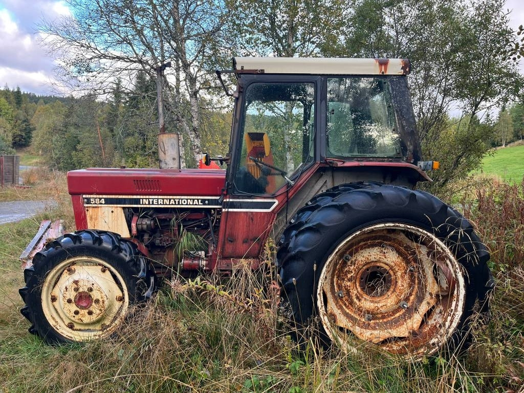 International Harvester 584 4WD - Tracteur agricole: photos 2 International Harvester 584 4WD - Tracteur agricole: photos 2