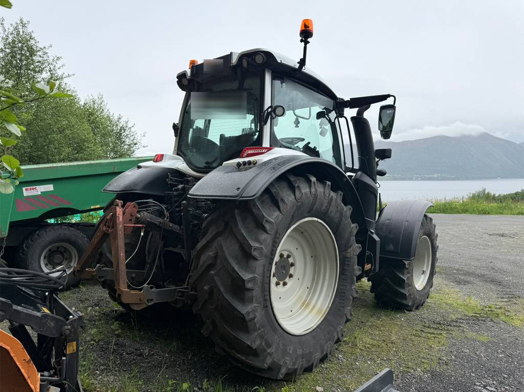 Valtra N 174 med frontlaster - Tracteur agricole: photos 3 Valtra N 174 med frontlaster - Tracteur agricole: photos 3