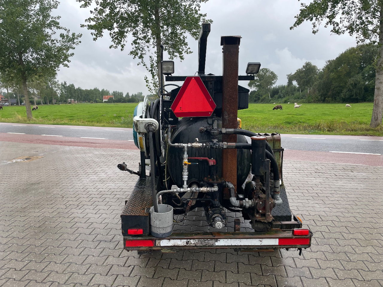 Burtec TSH 500 bitumen sprayer - Travaux routiers: photos 3 Burtec TSH 500 bitumen sprayer - Travaux routiers: photos 3