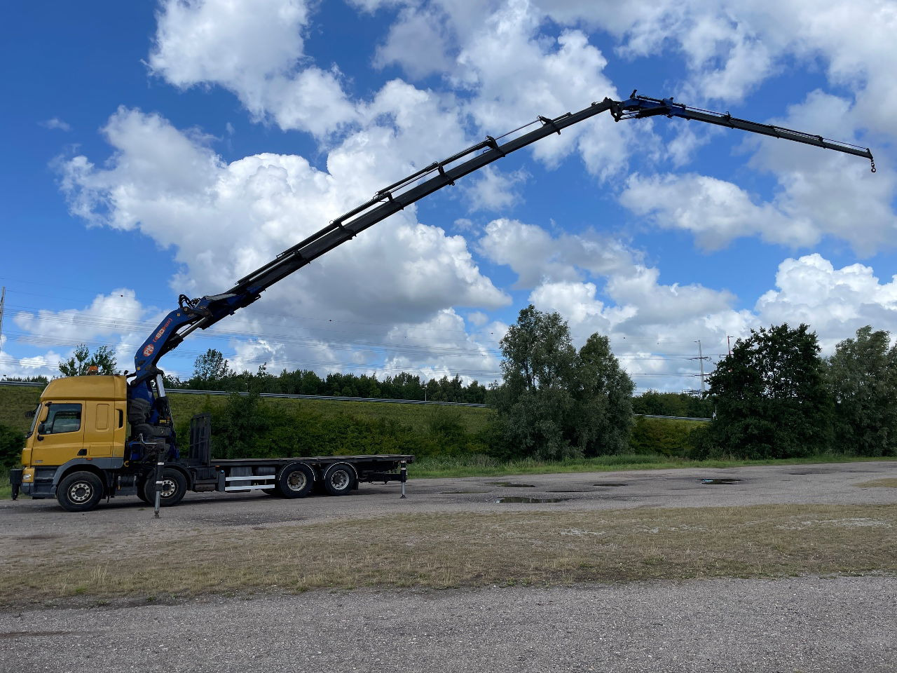 Camion grue DAF CF 85.410 PM 80 crane laadkraan met jib en frontstempels: photos 23