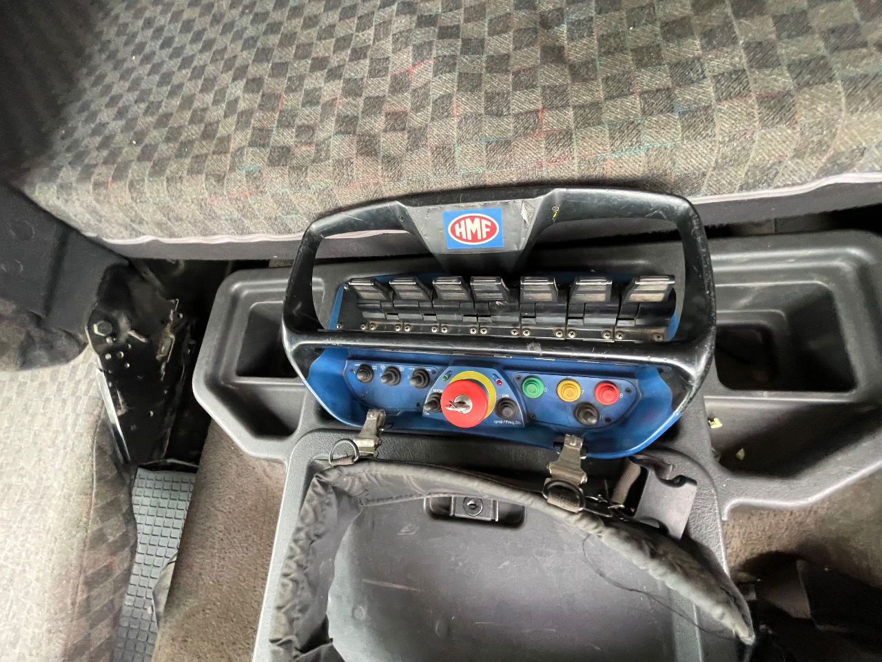 Camion grue Volvo FH 16 FH16 420 with HMF 2820 crane with jib and front stamps Very Good Condition: photos 18 Camion grue Volvo FH 16 FH16 420 with HMF 2820 crane with jib and front stamps Very Good Condition: photos 18