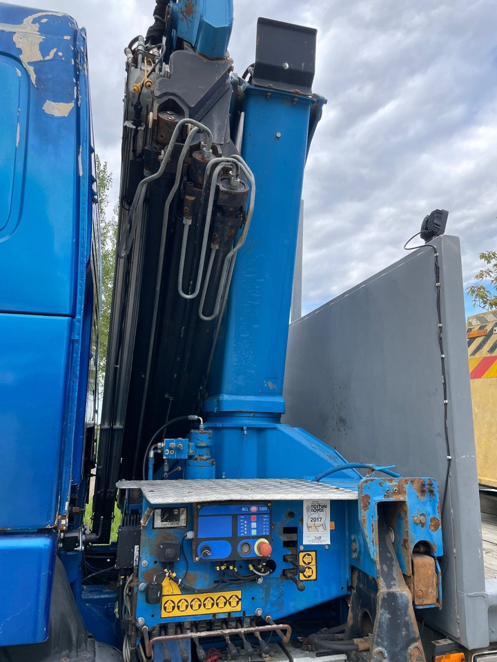 Camion grue Volvo FH 16 FH16 420 with HMF 2820 crane with jib and front stamps Very Good Condition: photos 7 Camion grue Volvo FH 16 FH16 420 with HMF 2820 crane with jib and front stamps Very Good Condition: photos 7