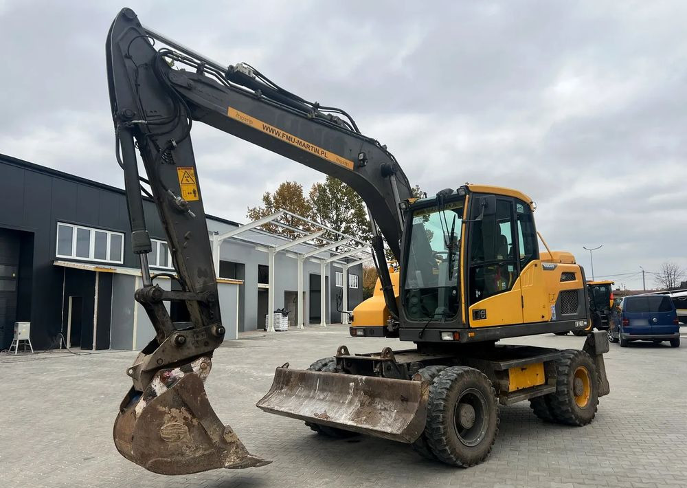 Volvo EW140D - Pelle sur pneus: photos 2 Volvo EW140D - Pelle sur pneus: photos 2