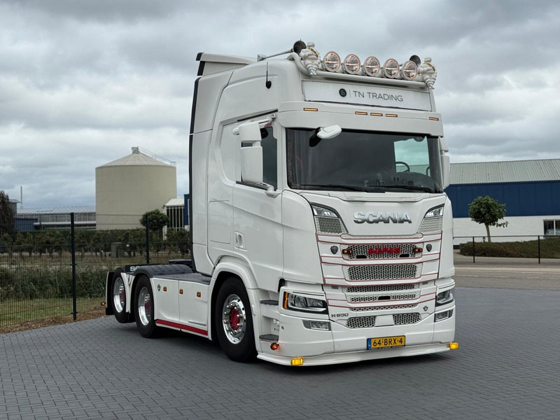 Scania R650 V8 FULL AIR, SHOW TRUCK, SPECIAL INTERIOR, SMART TACHO 2. - Tracteur routier: photos 1 Scania R650 V8 FULL AIR, SHOW TRUCK, SPECIAL INTERIOR, SMART TACHO 2. - Tracteur routier: photos 1
