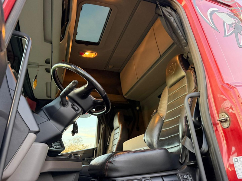 Tracteur routier Scania S580 V8 NGS VOLLUCHT, KING OF THE ROAD, HYDRAULIEK, LEER, ALCOA.: photos 15 Tracteur routier Scania S580 V8 NGS VOLLUCHT, KING OF THE ROAD, HYDRAULIEK, LEER, ALCOA.: photos 15