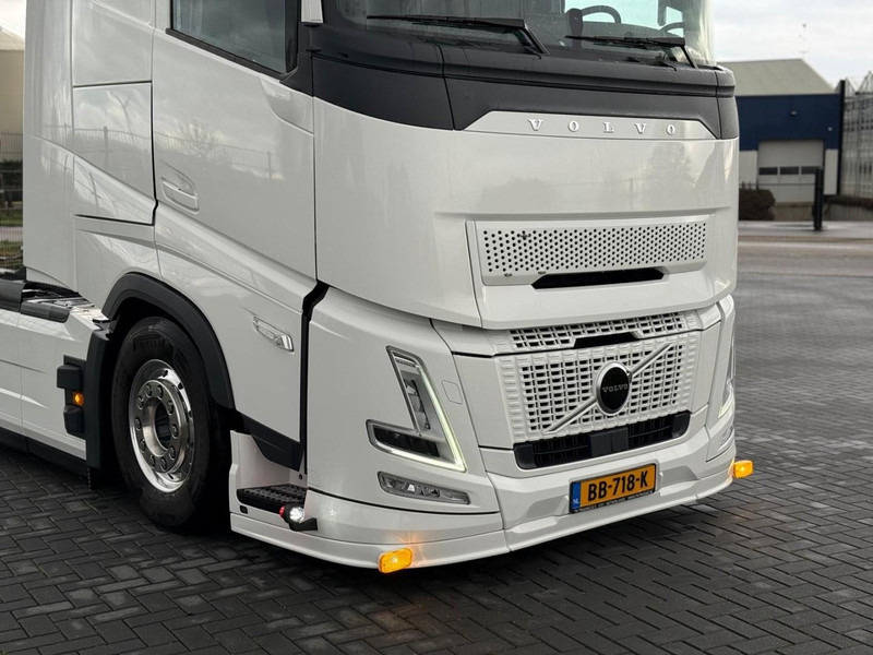 Volvo FH 13.460XL NEW, FULL AIR, ALCOA, HYDRAULIC, XL, SHOW, FULL. - Tracteur routier: photos 4 Volvo FH 13.460XL NEW, FULL AIR, ALCOA, HYDRAULIC, XL, SHOW, FULL. - Tracteur routier: photos 4