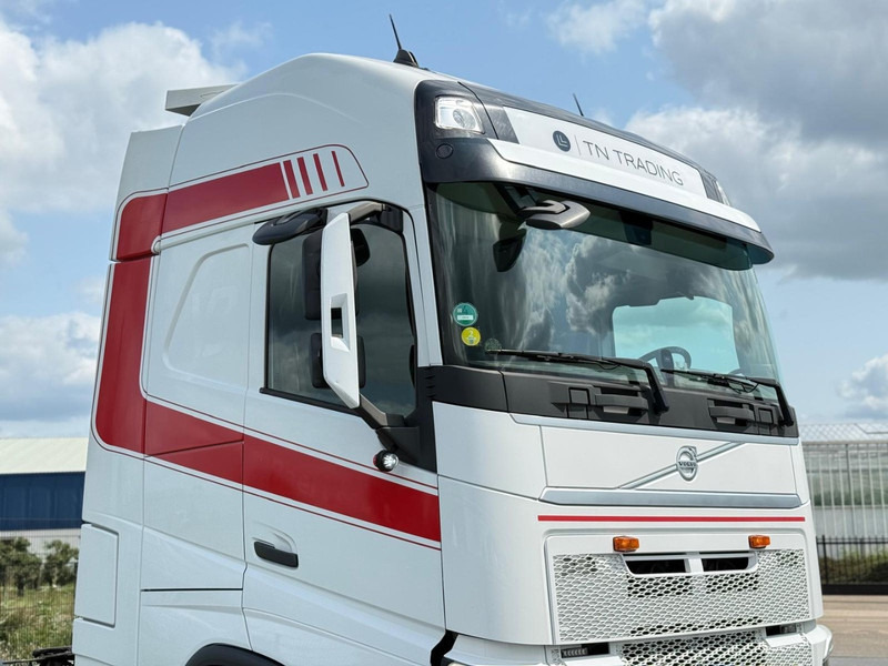 Volvo FH 13.540XL KB VIN, I-PARK COOL, STEEL/AIR, 2 TANKS, FULL SPOILER. - Tracteur routier: photos 3 Volvo FH 13.540XL KB VIN, I-PARK COOL, STEEL/AIR, 2 TANKS, FULL SPOILER. - Tracteur routier: photos 3