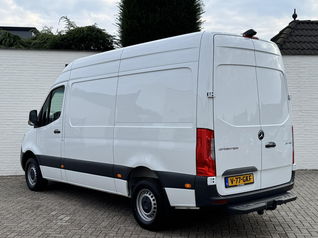 Mercedes-Benz Sprinter-317 1.9 CDI L2 9G laadruimte bekleed Leder Camera Clima M-bux media systeem DAB - Fourgon utilitaire: photos 4 Mercedes-Benz Sprinter-317 1.9 CDI L2 9G laadruimte bekleed Leder Camera Clima M-bux media systeem DAB - Fourgon utilitaire: photos 4