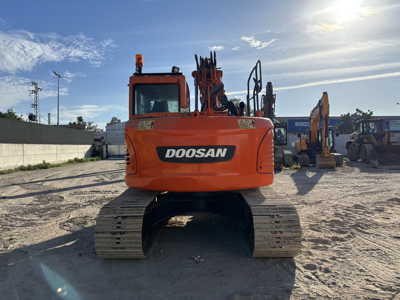 DOOSAN DX140-3 - Pelle sur chenille: photos 4 DOOSAN DX140-3 - Pelle sur chenille: photos 4