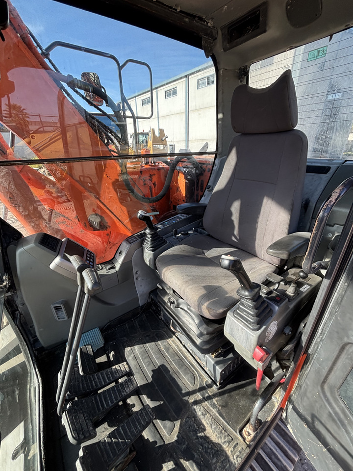 Pelle sur chenille DOOSAN DX140-3: photos 12 Pelle sur chenille DOOSAN DX140-3: photos 12