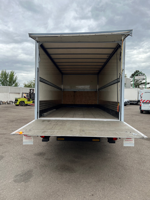 FUSO CANTER - Camion fourgon: photos 2 FUSO CANTER - Camion fourgon: photos 2
