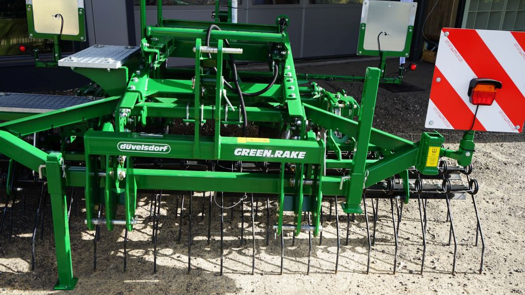Düvelsdorf GREEN.RAKE expert 3 m (20608) - Herse étrille: photos 3 Düvelsdorf GREEN.RAKE expert 3 m (20608) - Herse étrille: photos 3