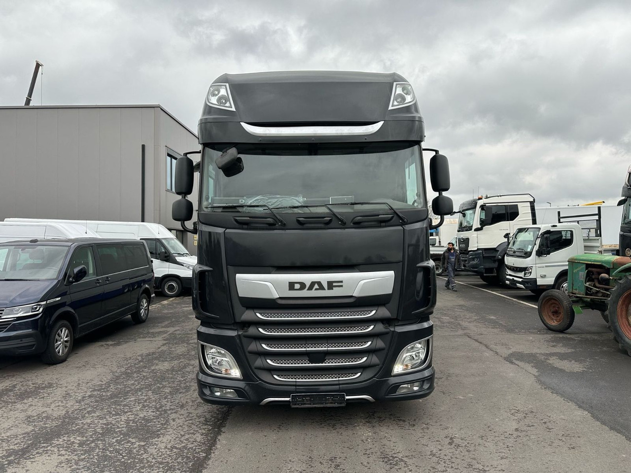 DAF XF 480 + KTT Geschlossener Autotransp.*Winde* - Camion porte-voitures: photos 2 DAF XF 480 + KTT Geschlossener Autotransp.*Winde* - Camion porte-voitures: photos 2