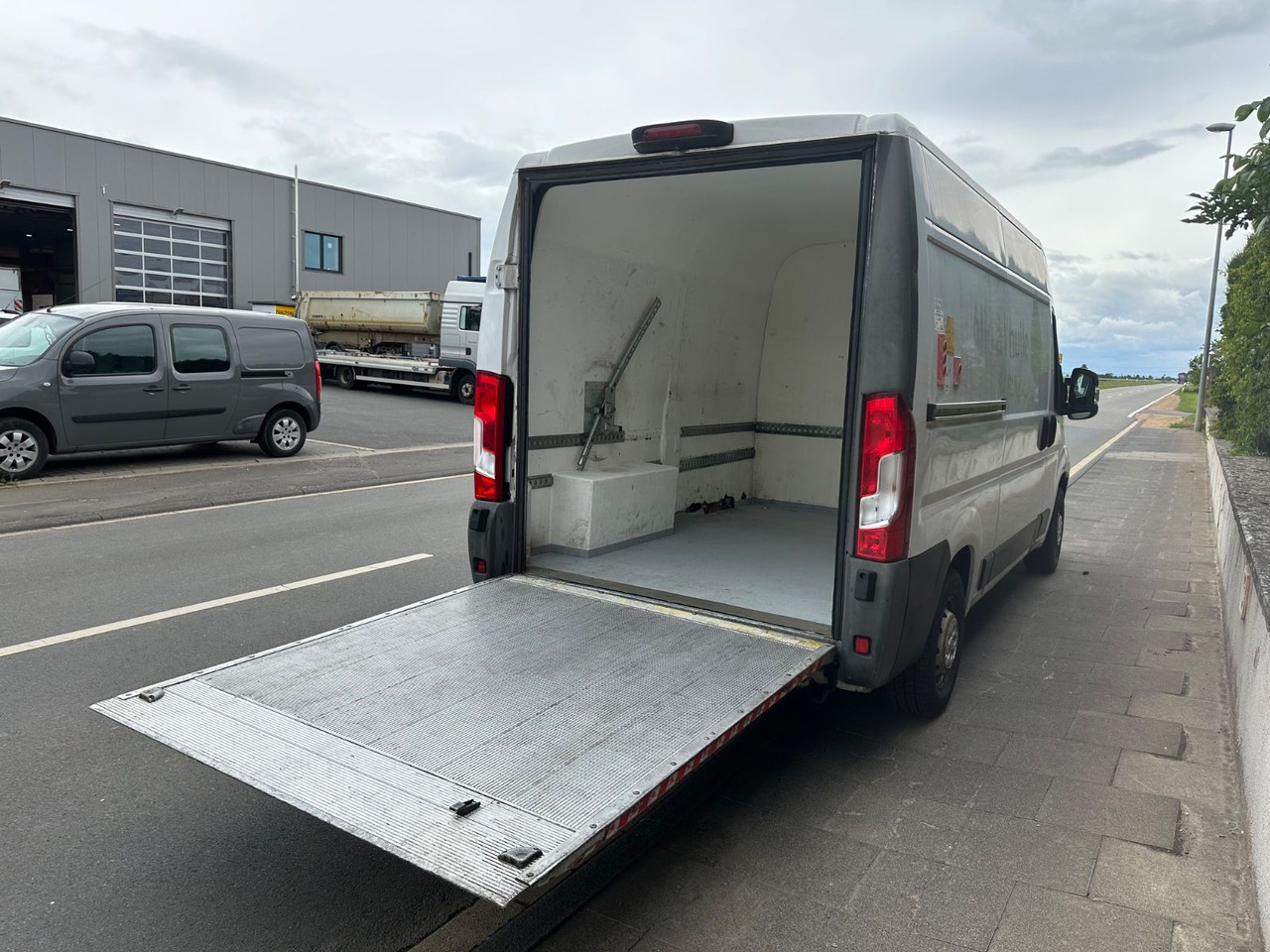Fiat Ducato130*Automatik*Ladebordwand/LBW 500Kg - Fourgon utilitaire: photos 3 Fiat Ducato130*Automatik*Ladebordwand/LBW 500Kg - Fourgon utilitaire: photos 3