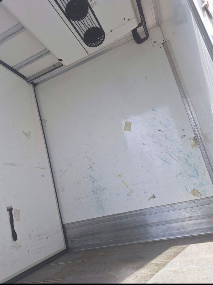 Iveco POLEN! 120E19CF T1000R Spectrum - Camion frigorifique: photos 5 Iveco POLEN! 120E19CF T1000R Spectrum - Camion frigorifique: photos 5