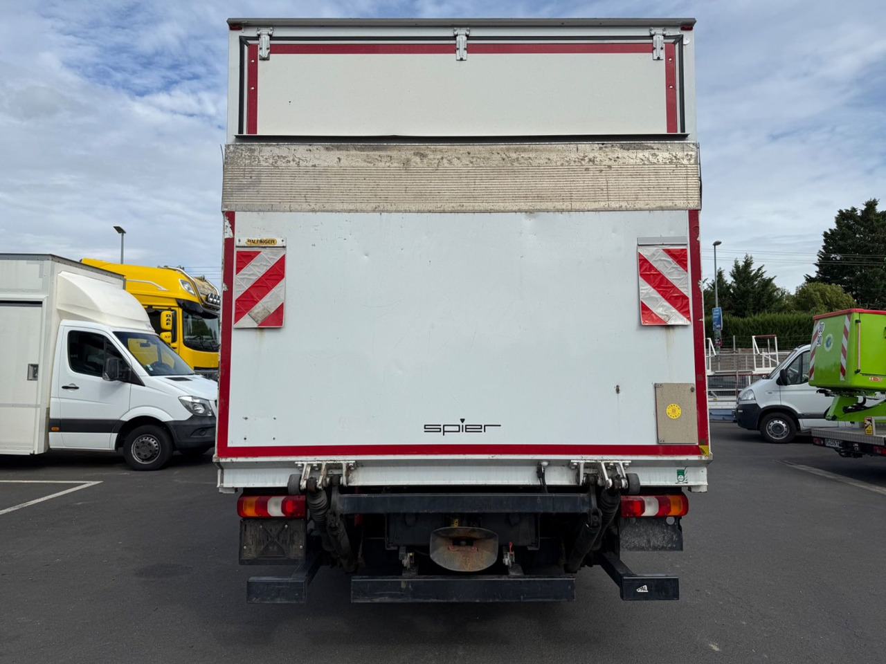 Mercedes-Benz Atego 3 4x2 821 4x2 LBW / Ahk. / Palfinger / 6m - Camion fourgon: photos 5 Mercedes-Benz Atego 3 4x2 821 4x2 LBW / Ahk. / Palfinger / 6m - Camion fourgon: photos 5