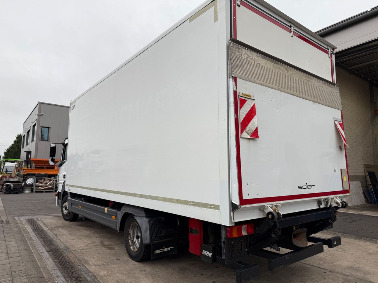 Mercedes-Benz Atego 3 4x2 821 4x2 LBW / Ahk. / Palfinger / 6m - Camion fourgon: photos 3 Mercedes-Benz Atego 3 4x2 821 4x2 LBW / Ahk. / Palfinger / 6m - Camion fourgon: photos 3