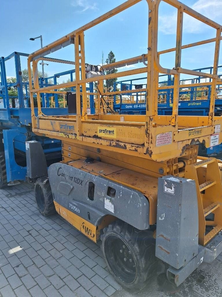 Haulotte Compact 12 DX - Nacelle ciseaux: photos 5 Haulotte Compact 12 DX - Nacelle ciseaux: photos 5