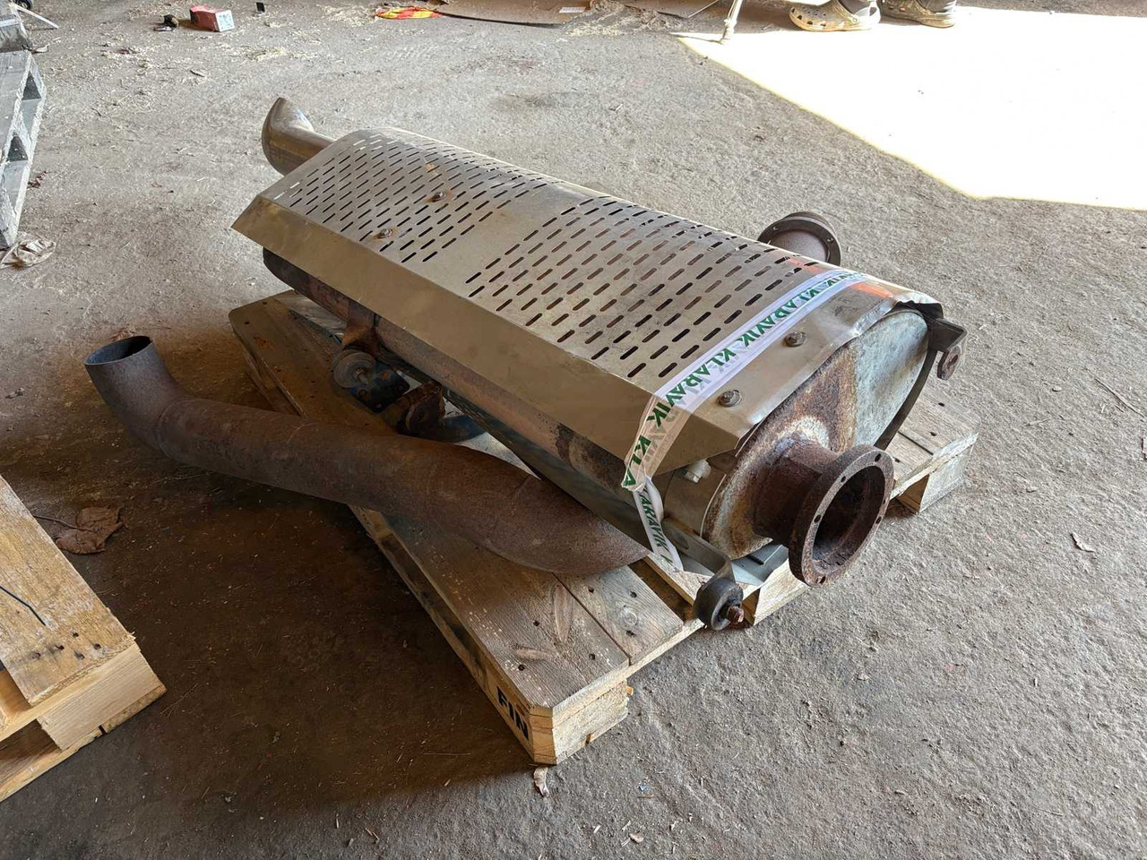 Sisu E model muffler and pipe - Silencieux pour Camion: photos 5 Sisu E model muffler and pipe - Silencieux pour Camion: photos 5