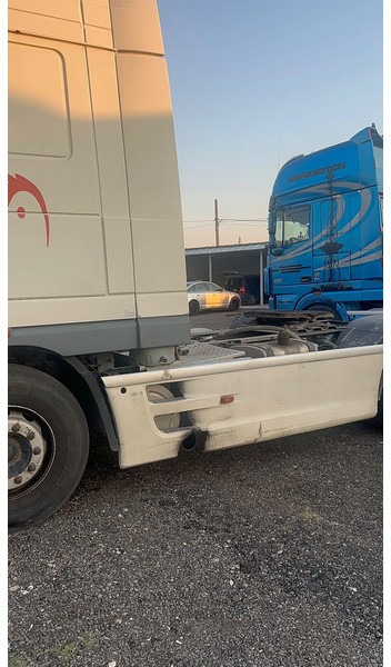 DAF 95.480 XF95.480 AUTOMATIC - Tracteur portuaire: photos 4 DAF 95.480 XF95.480 AUTOMATIC - Tracteur portuaire: photos 4